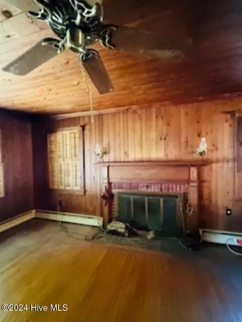 Living - 100 Riverview Ave, Camden, NC 27921 photo 3 of 3