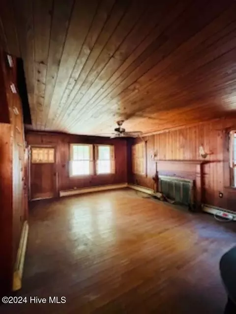 Living - 100 Riverview Ave, Camden, NC 27921 photo 1 of 3
