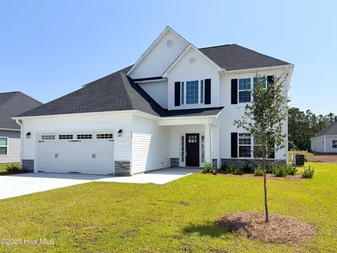 612 Carmel Dr, Sneads Ferry, NC 28460