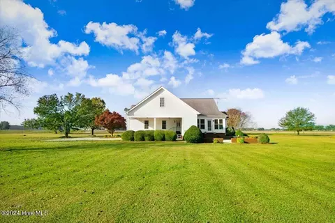 Exterior - 200 E Williamson Rd, Mount Olive, NC 28365 photo 9 of 11
