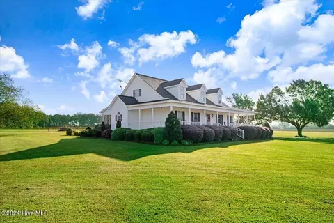 Exterior - 200 E Williamson Rd, Mount Olive, NC 28365 photo 5 of 11