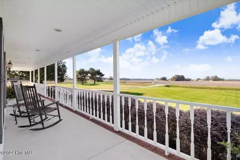 Exterior - 200 E Williamson Rd, Mount Olive, NC 28365 photo 8 of 11