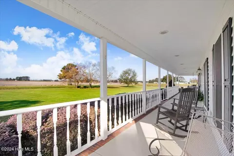 Exterior - 200 E Williamson Rd, Mount Olive, NC 28365 photo 7 of 11