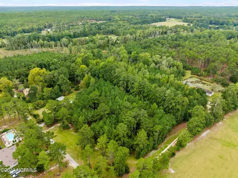 1 Old Mail Rd, Southern Pines, NC 28387