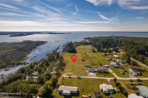 114 Evelyn Ln, Beaufort, NC 28516