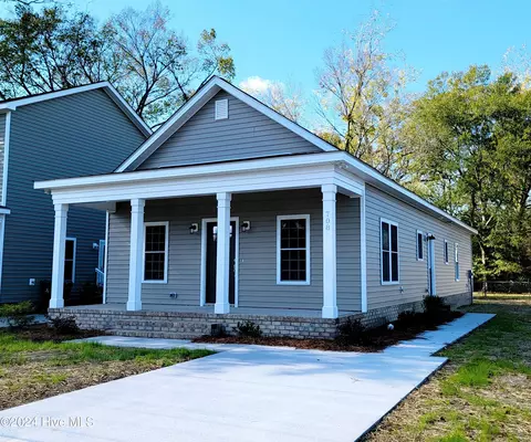 708 Gladden St, Washington, NC 27889