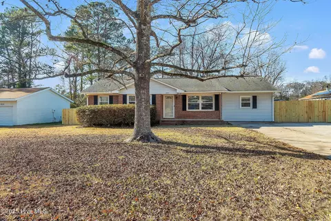 2407 Country Club Rd, Jacksonville, NC 28546