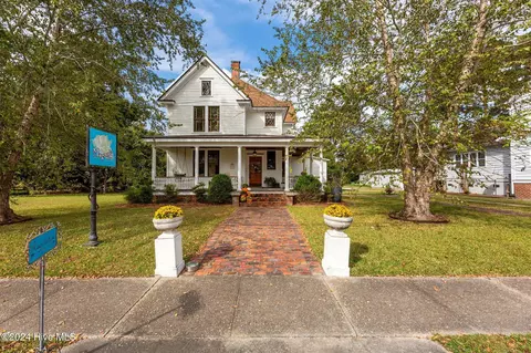 505 Broad St, Oriental, NC 28571
