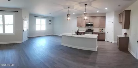 Entry Way - 124 E Camp Kiro Rd, New Bern, NC 28560 photo 2 of 2