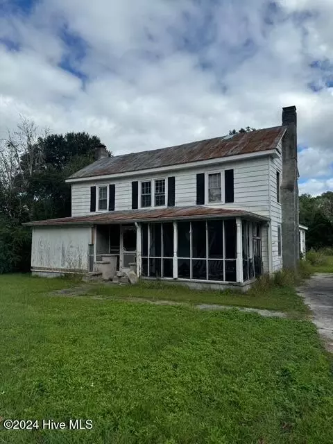 913 Church St, Newport, NC 28570