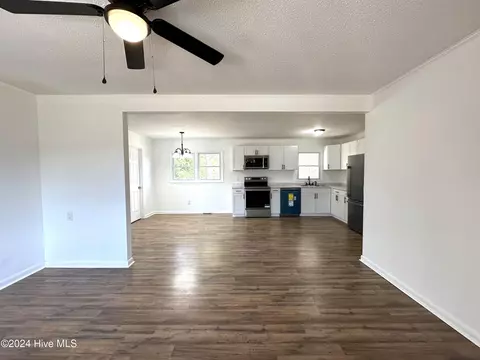 Living - 116 Kellumtown Rd, Hubert, NC 28539 photo 4 of 6