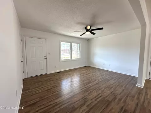 Living - 116 Kellumtown Rd, Hubert, NC 28539 photo 1 of 6