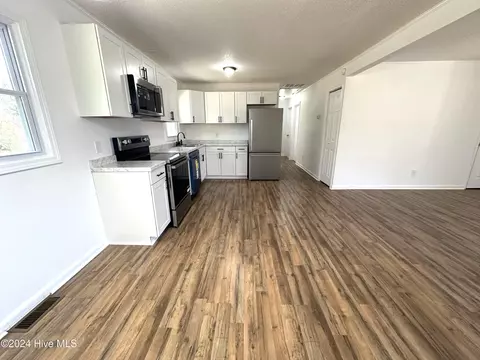 Kitchen - 116 Kellumtown Rd, Hubert, NC 28539 photo 2 of 2