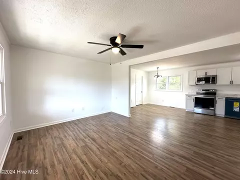 Living - 116 Kellumtown Rd, Hubert, NC 28539 photo 3 of 6