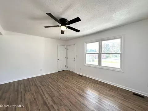 Living - 116 Kellumtown Rd, Hubert, NC 28539 photo 6 of 6