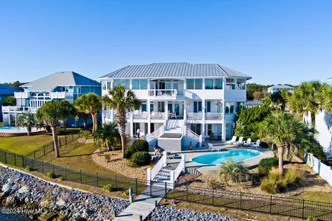 105 Wind Dance Ln, Swansboro, NC 28584