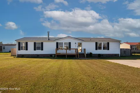 103 Wildcat Ct, Richlands, NC 28574