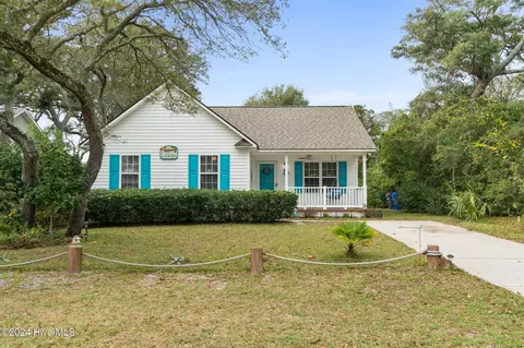 103 SE 56th St, Oak Island, NC 28465