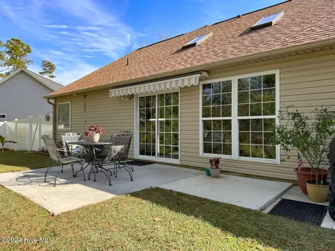 Exterior - 107 Bristle Cone Ct, Hampstead, NC 28443 photo 7 of 11