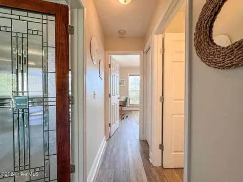 Entry Way - 107 Bristle Cone Ct, Hampstead, NC 28443 photo 2 of 5
