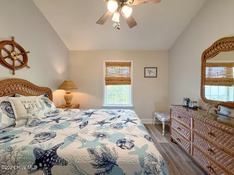 Bedroom - 107 Bristle Cone Ct, Hampstead, NC 28443 photo 6 of 7