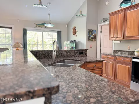 Kitchen - 107 Bristle Cone Ct, Hampstead, NC 28443 photo 11 of 13