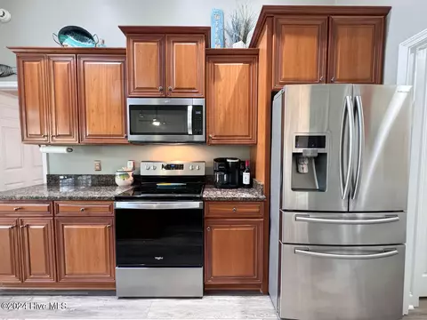 Kitchen - 107 Bristle Cone Ct, Hampstead, NC 28443 photo 9 of 13