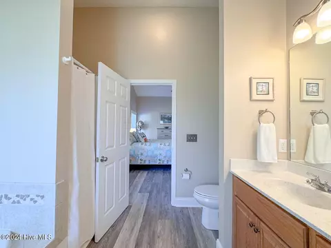 Bath - 107 Bristle Cone Ct, Hampstead, NC 28443 photo 4 of 6