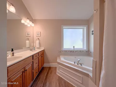 Bath - 107 Bristle Cone Ct, Hampstead, NC 28443 photo 2 of 6