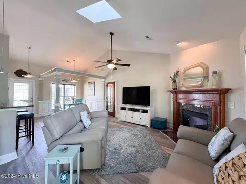 Living - 107 Bristle Cone Ct, Hampstead, NC 28443 photo 2 of 6
