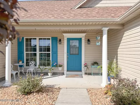 Exterior - 107 Bristle Cone Ct, Hampstead, NC 28443 photo 1 of 11