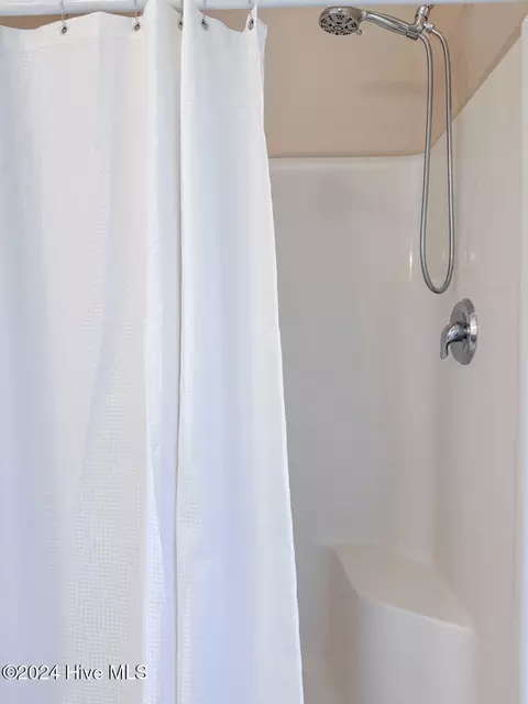 Bath - 107 Bristle Cone Ct, Hampstead, NC 28443 photo 5 of 6