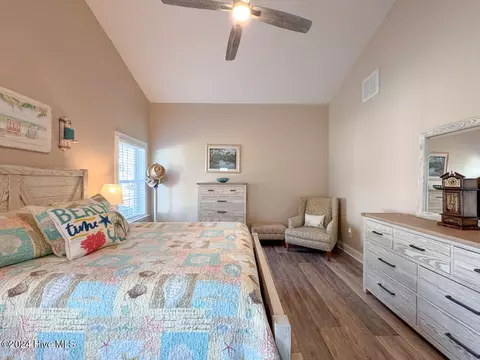 Bedroom - 107 Bristle Cone Ct, Hampstead, NC 28443 photo 3 of 7