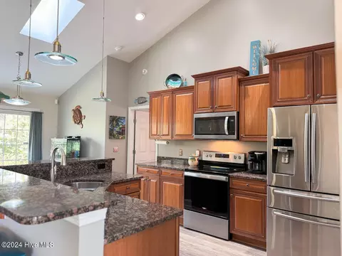 Kitchen - 107 Bristle Cone Ct, Hampstead, NC 28443 photo 8 of 13