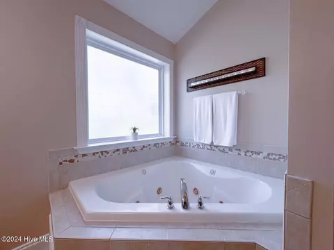 Bath - 107 Bristle Cone Ct, Hampstead, NC 28443 photo 3 of 6