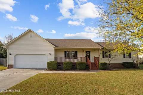 227 E Ridge Ct, Jacksonville, NC 28540