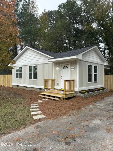 513 Oak Ln, Jacksonville, NC 28540