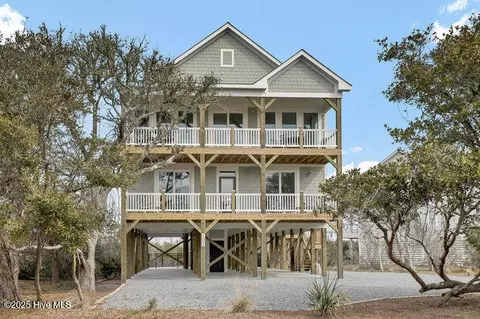 103 Old Village Ln, North Topsail Beach, NC 28460