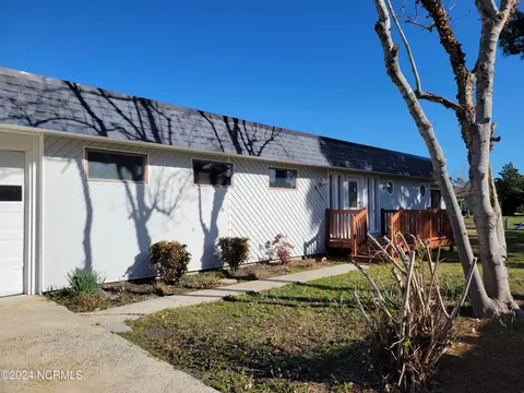 6111 Cutlass Ct, New Bern, NC 28560