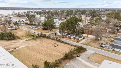 View/Area - 1018 E 5th St, Washington, NC 27889 photo 5 of 6