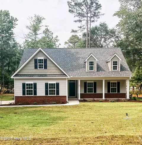 144 Lancashire Ln, West End, NC 27376