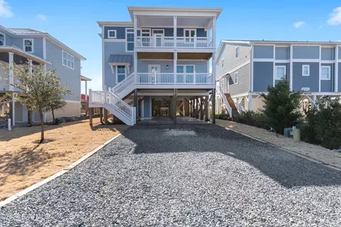 5513 E Pelican Dr, Oak Island, NC 28465