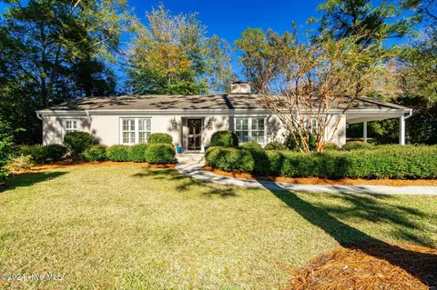 400 Fairway Dr, Trent Woods, NC 28562