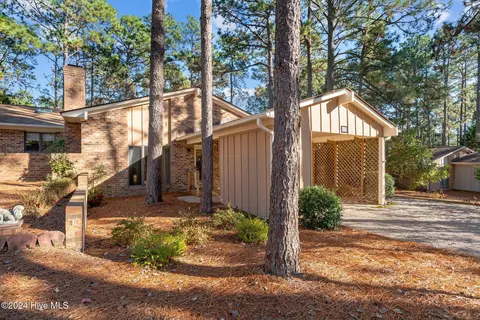631 Redwood Dr, Southern Pines, NC 28387