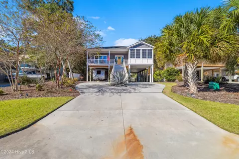 115 SE 18th St, Oak Island, NC 28465