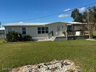 204 Live Oak Dr, Cape Carteret, NC 28584