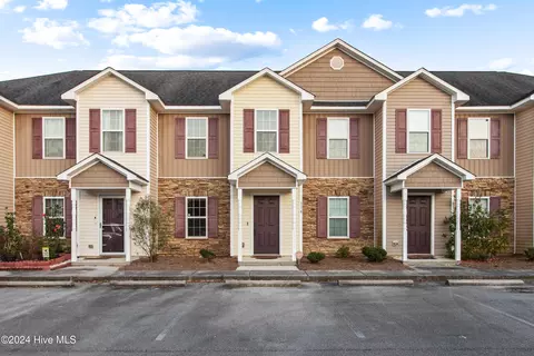 114 W Murrow Ln, Jacksonville, NC 28546