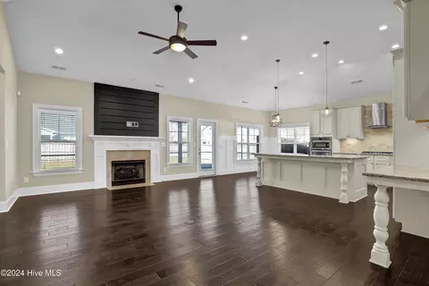 Living - 14 Viona Ln, Hampstead, NC 28443 photo 1 of 2