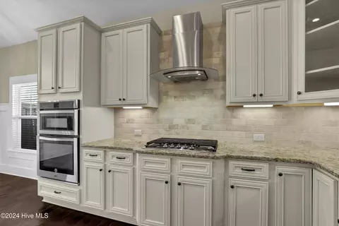 Kitchen - 14 Viona Ln, Hampstead, NC 28443 photo 2 of 3