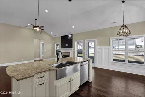 Kitchen - 14 Viona Ln, Hampstead, NC 28443 photo 3 of 3